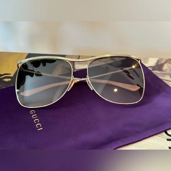 *Authentic* Gucci Gold Frame Sunglasses - Picture 7 of 9